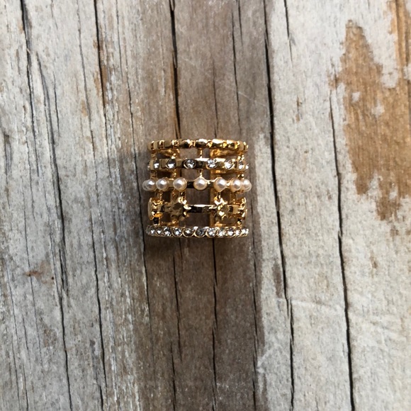 Interstellar Gold and Pearl Ear Cuff! - Picture 3 of 4